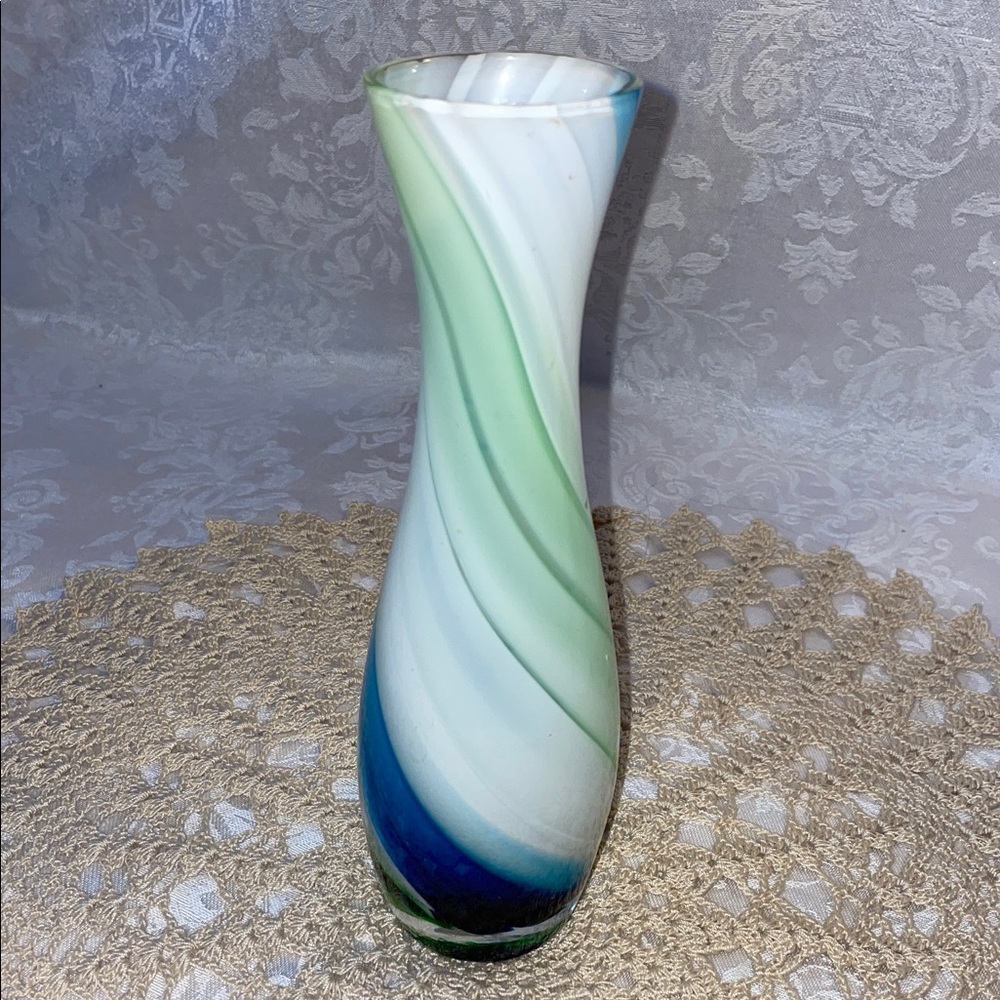 Vintage Kamei Japanese art glass swirl vase. - Picture 3 of 5